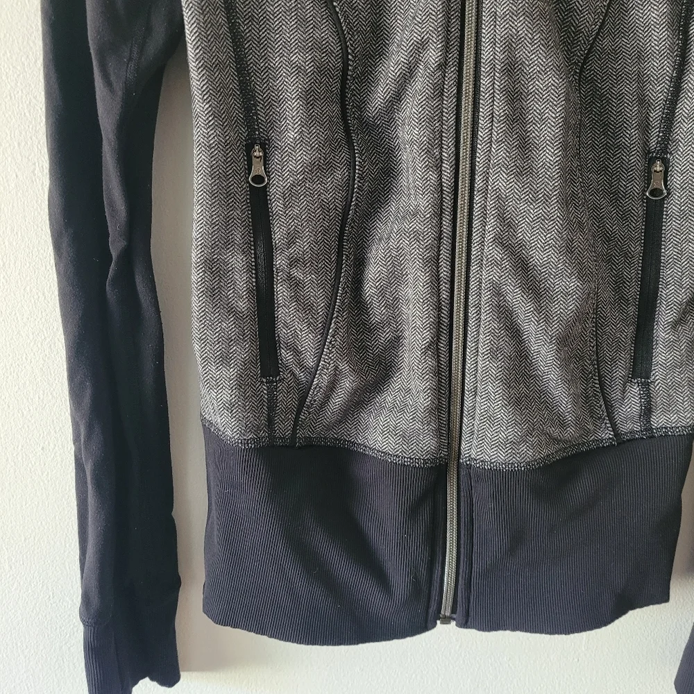 Lululemon Asana Full Zip Herringbone Black‎ and Gray Jacket Size 2